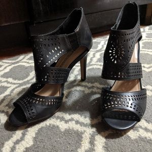 Leather lattice pump